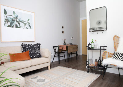 Flora Apartments - Living Room